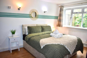 Luxury 2 Bedroom Apartment, Parking, Few Minutes Walk from Wembley Stadium
